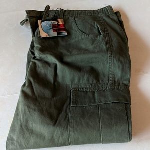 Gloria Vanderbilt capris, cargo. Size 14.  New